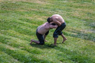 Kimliği belirsiz Türk halkı yağlı güreş gerçekleştirin. Yağlı güreş veya yağ (yağlı Gures) güreş Türk Ulusal spordur. Istanbul, Türkiye, 13,2017 olabilir