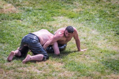 Kimliği belirsiz Türk halkı yağlı güreş gerçekleştirin. Yağlı güreş veya yağ (yağlı Gures) güreş Türk Ulusal spordur. Istanbul, Türkiye, 13,2017 olabilir