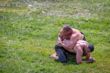 Kimliği belirsiz Türk halkı yağlı güreş gerçekleştirin. Yağlı güreş veya yağ (yağlı Gures) güreş Türk Ulusal spordur. Istanbul, Türkiye, 13,2017 olabilir