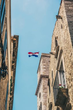 Sokak görünümü Sibenik, tarihi mimari, popüler seyahat hedef Croatia.May 26,2017 taş sokakları dar