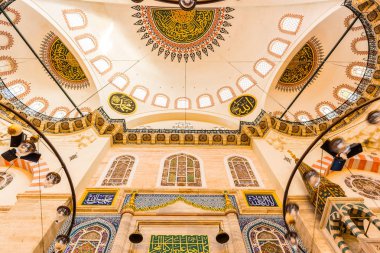 İç dekorasyon ve Süleymaniye Camii sanat. Duvarlar, tavan ve kubbeler İslami öğelerle süslenmiş ve Haziran 201 Osmanlı Mimar Sinan.Istanbul,Turkey.04 tarafından tasarlanan