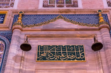 İç dekorasyon ve Süleymaniye Camii sanat. Duvarlar, tavan ve kubbeler İslami öğelerle süslenmiş ve Haziran 201 Osmanlı Mimar Sinan.Istanbul,Turkey.04 tarafından tasarlanan
