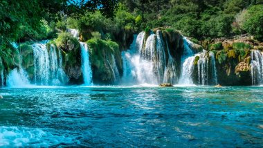 Uzun pozlama View görünümünü şelalenin Skradinski Buk Krka Milli Parkı'nda, Hırvat milli parkları Sibenik, Hırvatistan.