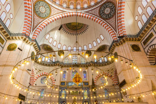 Стены Потолки Купола Украшенные Исламскими Элементами Спроектированные Османским Архитектором Синаном — стоковое фото