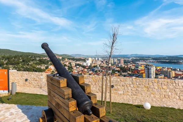 Barone kale görünümünü ve ve ön eski tarihi top: Sibenik, Hırvatistan, 28,2017 olabilir