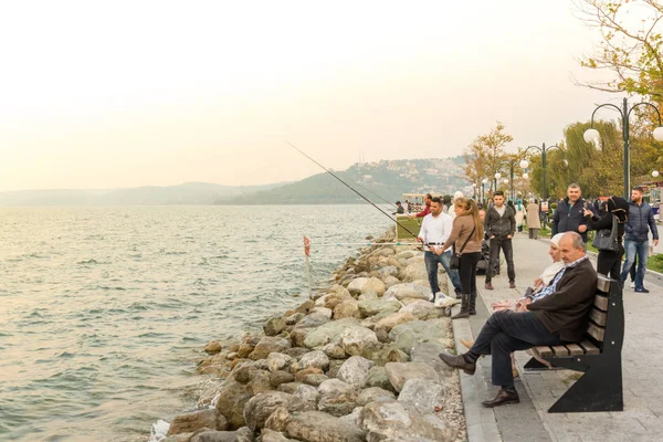 Niet Geïdentificeerde Mensen Tijd Doorbrengen Lake Sapanca Een Populaire Bestemming — Stockfoto