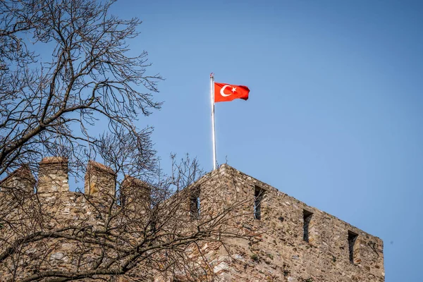 Turkse Vlag Top Van Anatolische Kasteel Anadolu Hisari Istanbul Historically — Stockfoto