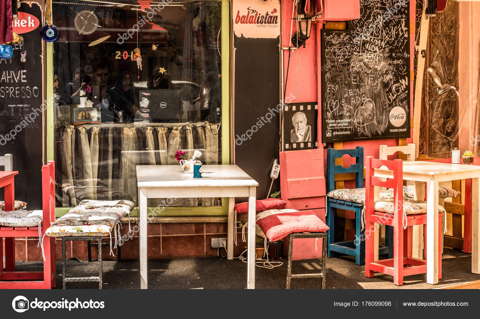 Retro Vintage Blick Auf Pastell Coffee Shop Mit Holztischen