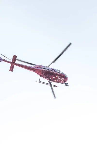 Helikopter Repül Kék Égen Isztambul Törökország — Stock Fotó