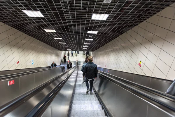 Le train de Marmaray est un système de transport entre l'Asie et l'Europe — Photo