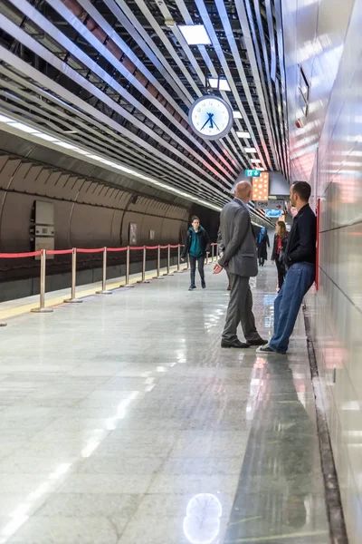 Le train de Marmaray est un système de transport entre l'Asie et l'Europe — Photo