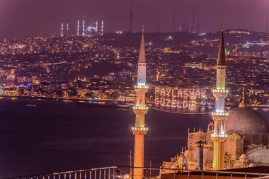 Gece görünümü ile boğaz Istanbul, Türkiye.
