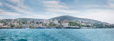 Buyukada (büyük ada) görünümünden deniz feribot, Istanbul, Türkiye