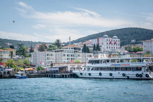 Vue de Buyukada (grande île) depuis le ferry maritime, Istanbul, Turquie — Photo