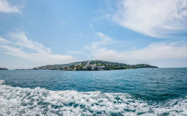 Vista de la isla Kinali en Estambul, Turquía —  Fotos de Stock