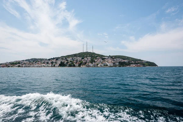 Vista da ilha Kinali em Istambul, Turquia — Fotografia de Stock