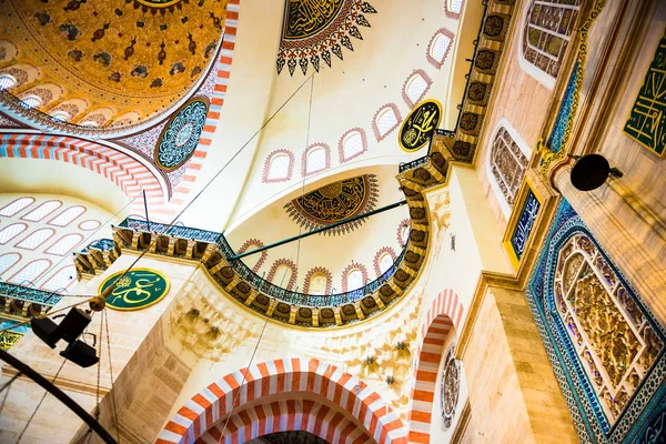 Decorazione d'interni e opere d'arte della moschea Suleymaniye — Foto Stock