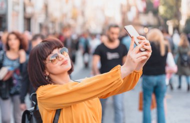 Güzel Genç Bir Kızın Selfie Kavramı