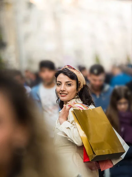 Menina Bonita Atraente Roupas Moda Mantém Sacos Compras Depois Fazer — Fotografia de Stock