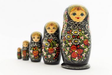 Güzel siyah ahşap matryoshka bebekler