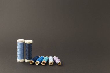 Mavi iş parçacığı makaralar