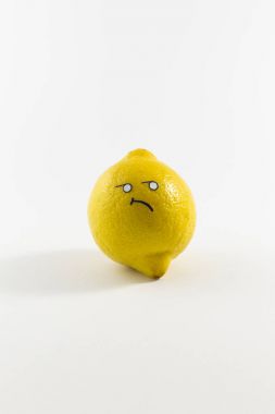 Taze görünümlü sarı limon ekşi