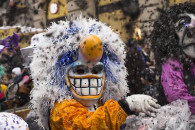 İsviçre Basel karnaval 2016. Konfeti atma Waggis