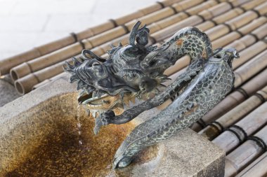 Kyoto Nishi Hongan ji Tapınağı temizuya çeşme ejderha