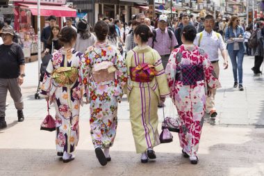 tokyo Japonya renkli kimono içinde dört Japon kadın