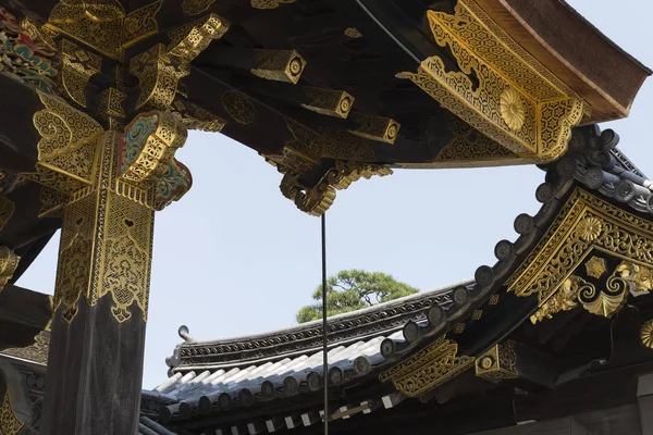 Kioto Castillo Nijo detalles de la puerta principal — Foto de Stock