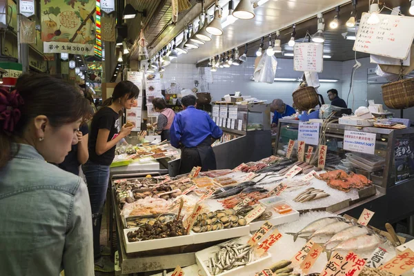 Verse vis op de markt van de nishiki in Kyoto Japan — Stockfoto