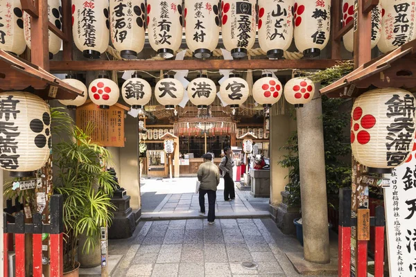 Shinto shrine at the nishiki market in kyoto japan — Stock Photo, Image