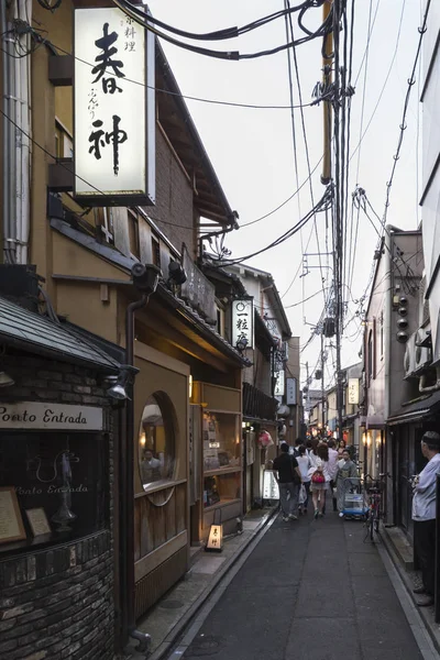京都のレストランに先斗町通り — ストック写真