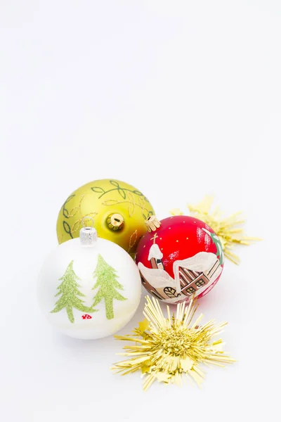 Belle palle di Natale su sfondo bianco — Foto Stock
