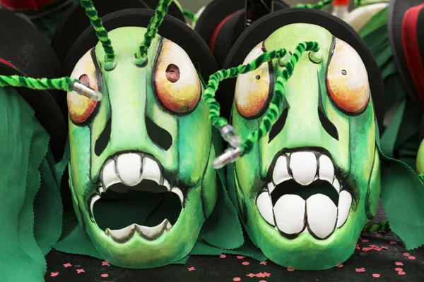 Basel karnaval 2018 yaratıcı çekirge maskeleri