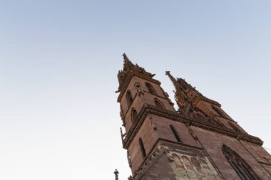 İsviçre 'deki Ortaçağ Basel Katedrali.