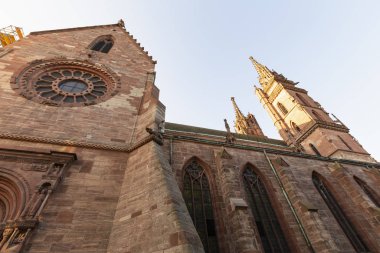 İsviçre 'deki Ortaçağ Basel Katedrali.