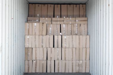 Kargo konteyner kutuları ile