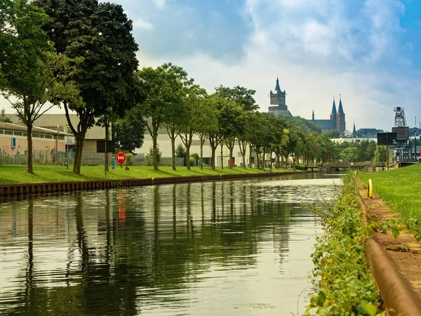 Schwanenburg 'daki Spoy Kanalı' na bak, Kleve.