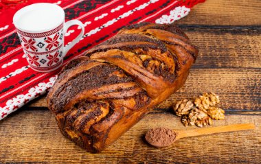 Uykuluk, Romanya ve Bulgaristan için geleneksel bir tatlı mayalanmış ekmektir..