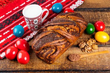 Geleneksel Romen Paskalya sofrasında Sweetbread ve Matzo Yahudi mutfağının bir parçası olan ve Hamursuz Bayramı 'nın ayrılmaz bir unsurunu oluşturan mayasız bir ekmek. Mutlu Paskalyalar