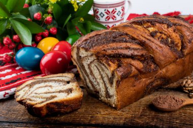 Geleneksel Romen Paskalya sofrasında Sweetbread ve Matzo Yahudi mutfağının bir parçası olan ve Hamursuz Bayramı 'nın ayrılmaz bir unsurunu oluşturan mayasız bir ekmek. Mutlu Paskalyalar