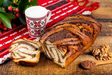 Uykuluk, Romanya ve Bulgaristan için geleneksel bir tatlı mayalanmış ekmektir..