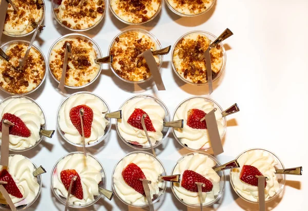 Croccante Cioccolato Pavlova Mini Cupcakes Bicchieri Antipasti Finger Food Dessert — Foto Stock