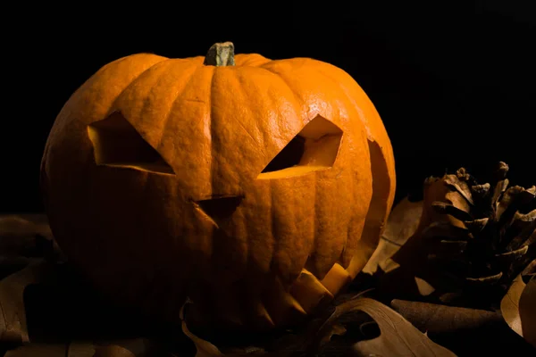 Ijesztő Kísérteties Kézzel Faragott Halloween Tök Lángok Belül Sötét Fekete — Stock Fotó