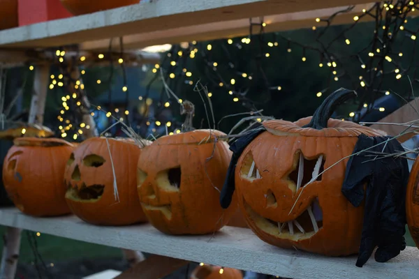 Kültéri Sütőtök Fesztivál Halloween Autentikus Esemény Kézzel Faragott Sütőtök Sorban — Stock Fotó