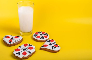 Paskalya, Noel, 1 Mart, 8 Mart, Xmas, Sevgililer Günü büfesi için süt ve kurabiye. El yapımı tatlı zanaatkarı özgün ve geleneksel desenli.