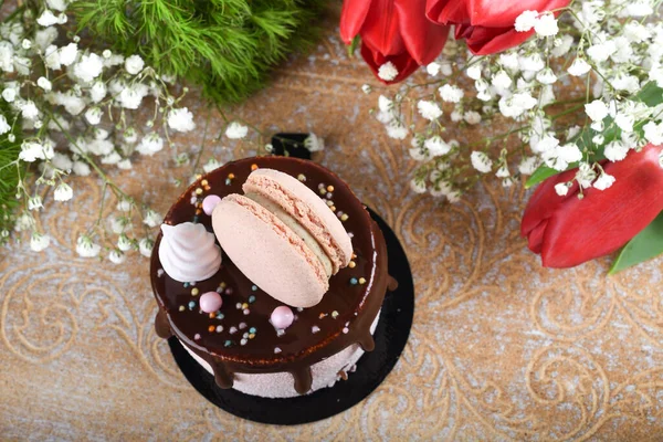 Fresh luxury chocolate dripping cake , macaroon on top dessert. Catering Dining Eating Party Sharing Concept. Mother\'s Day, Valentine Day, Woman\'s Day, Happy Birthday. Appetizing tasty, fun, colorful