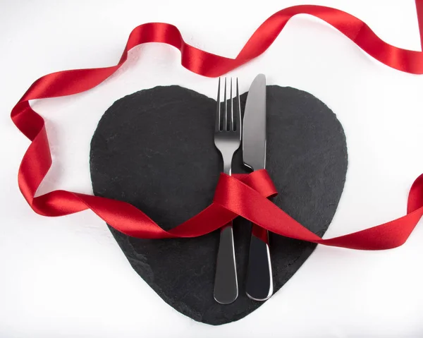 San Valentino Amore Romantico Set Cena Sfondo Bianco Nastro Rosso — Foto Stock