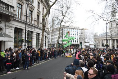 Londra, Birleşik Krallık, 25 Ocak 2020: Çin Yeni Yılı geleneksel Çin takviminde yeni yılın başlangıcını kutlayan Çin festivali..